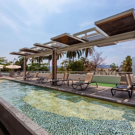 Ramada By Wyndham Acapulco Hotel & Suites エクステリア 写真