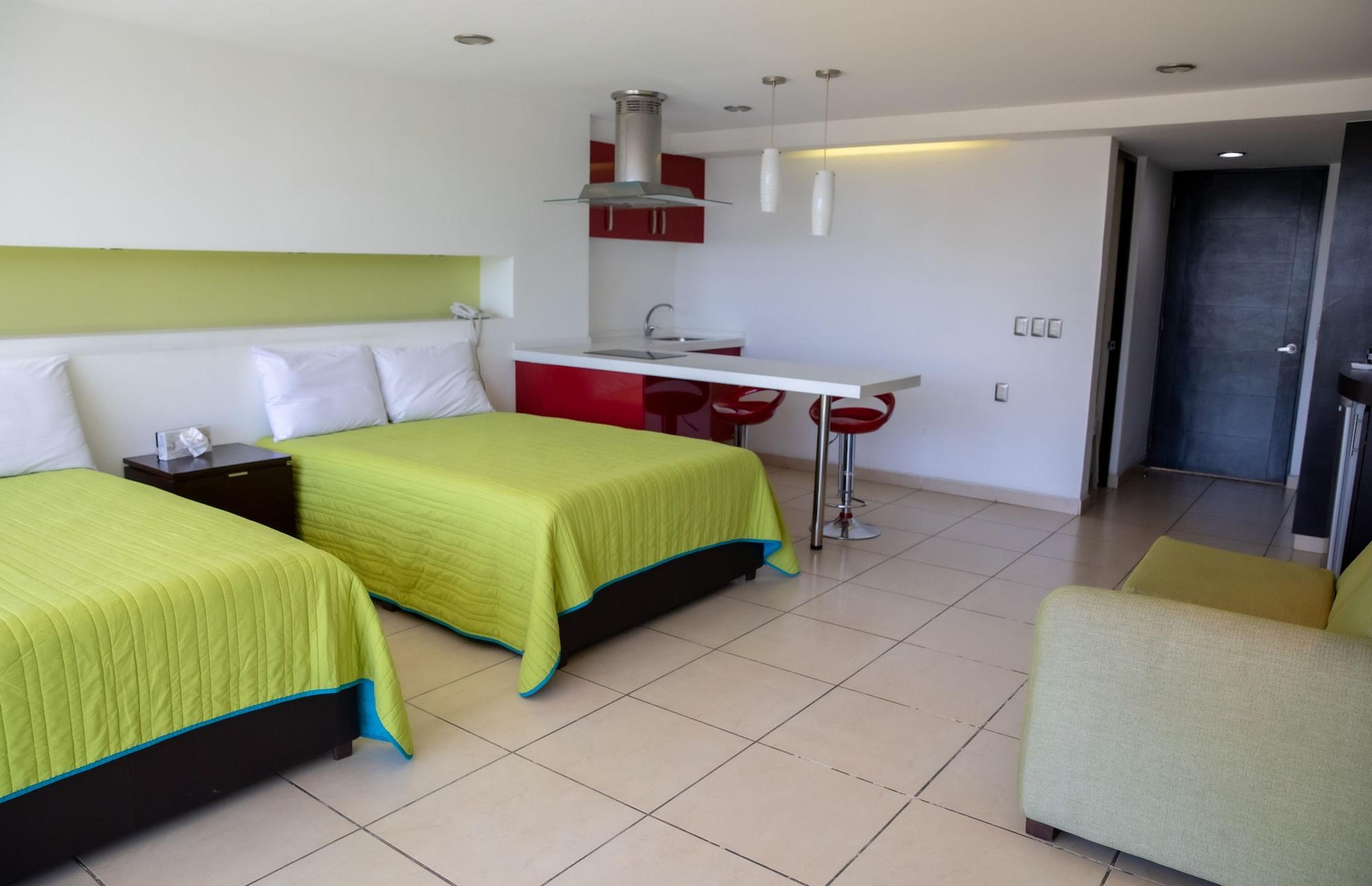 Ramada By Wyndham Acapulco Hotel & Suites エクステリア 写真