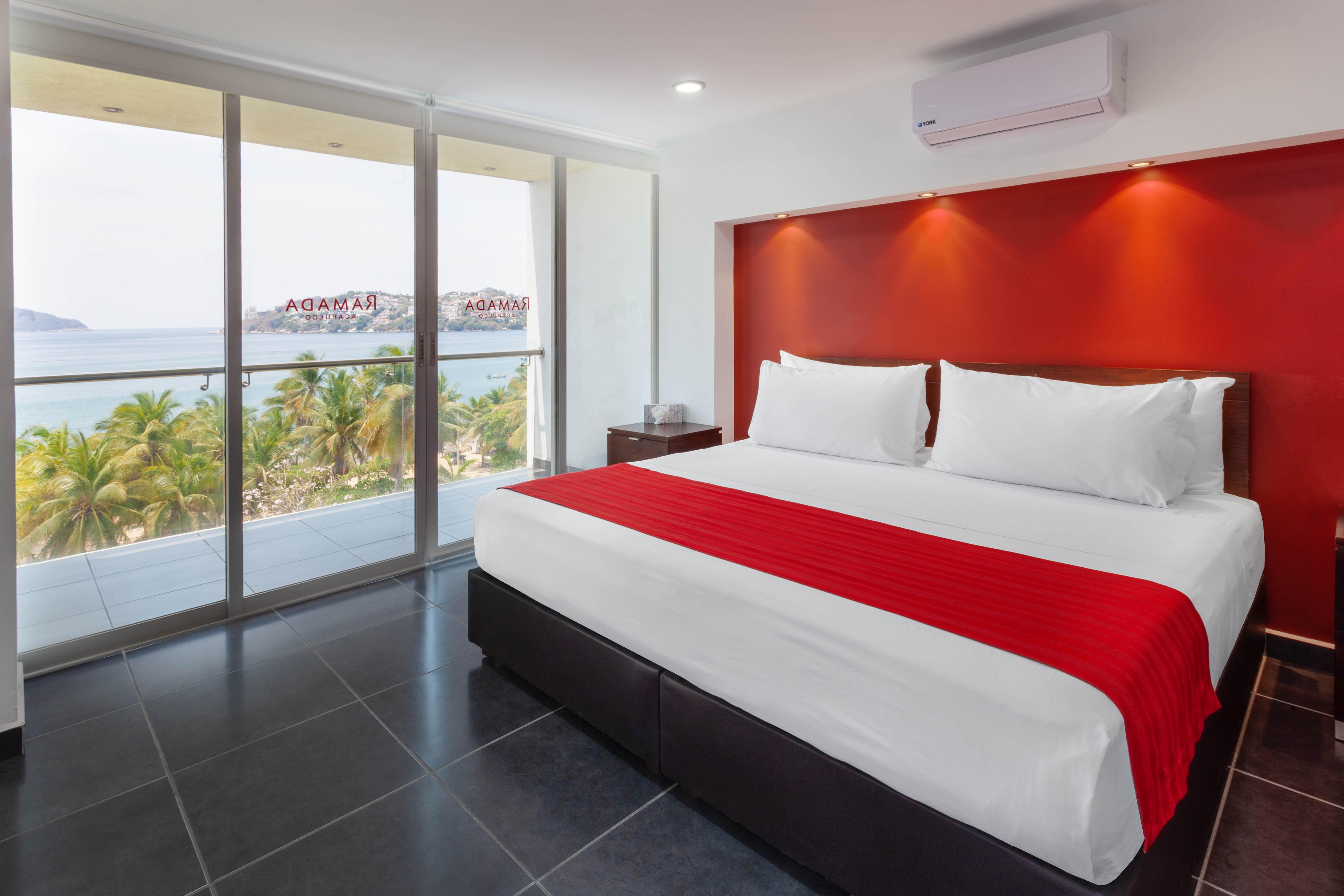 Ramada By Wyndham Acapulco Hotel & Suites エクステリア 写真