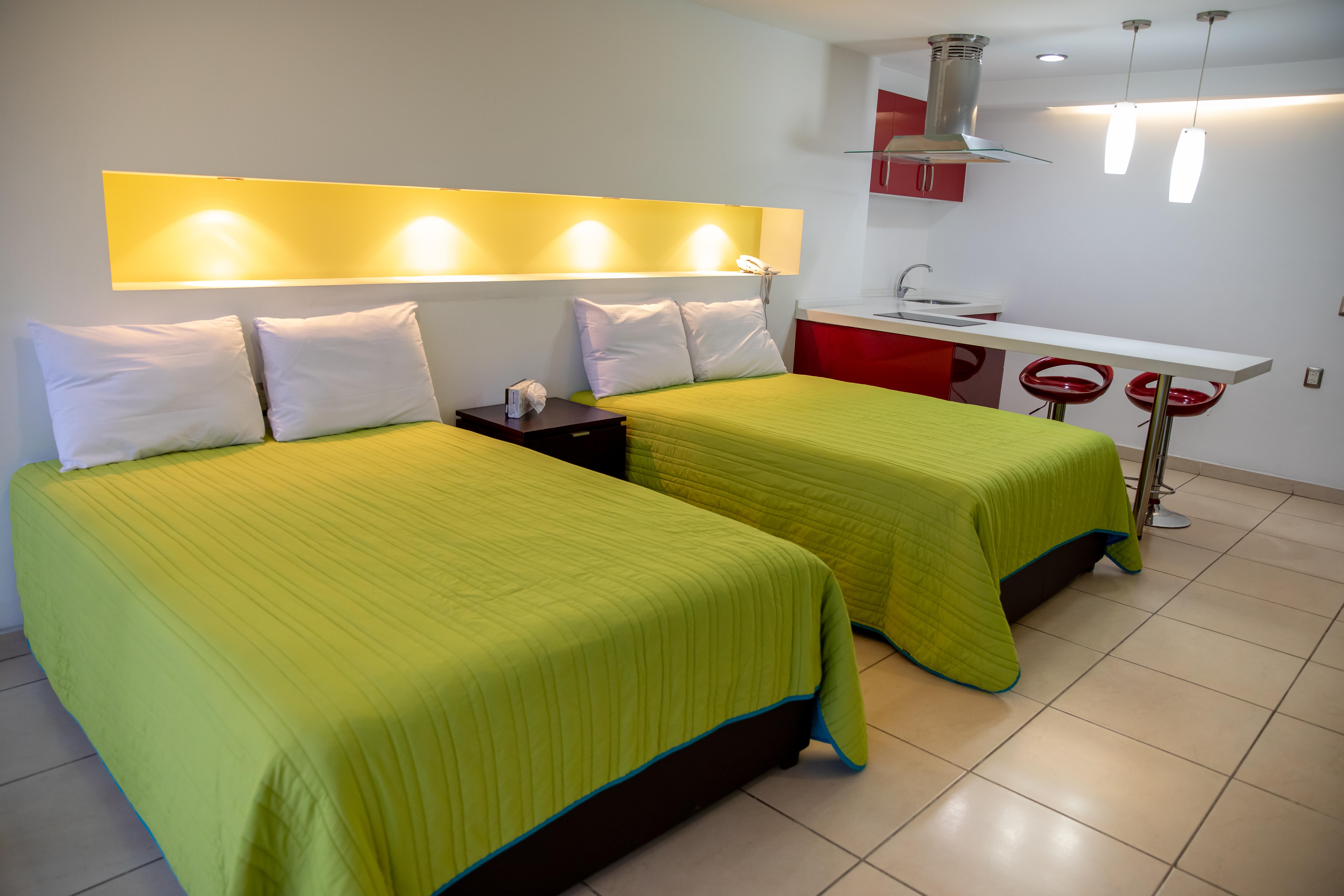 Ramada By Wyndham Acapulco Hotel & Suites エクステリア 写真