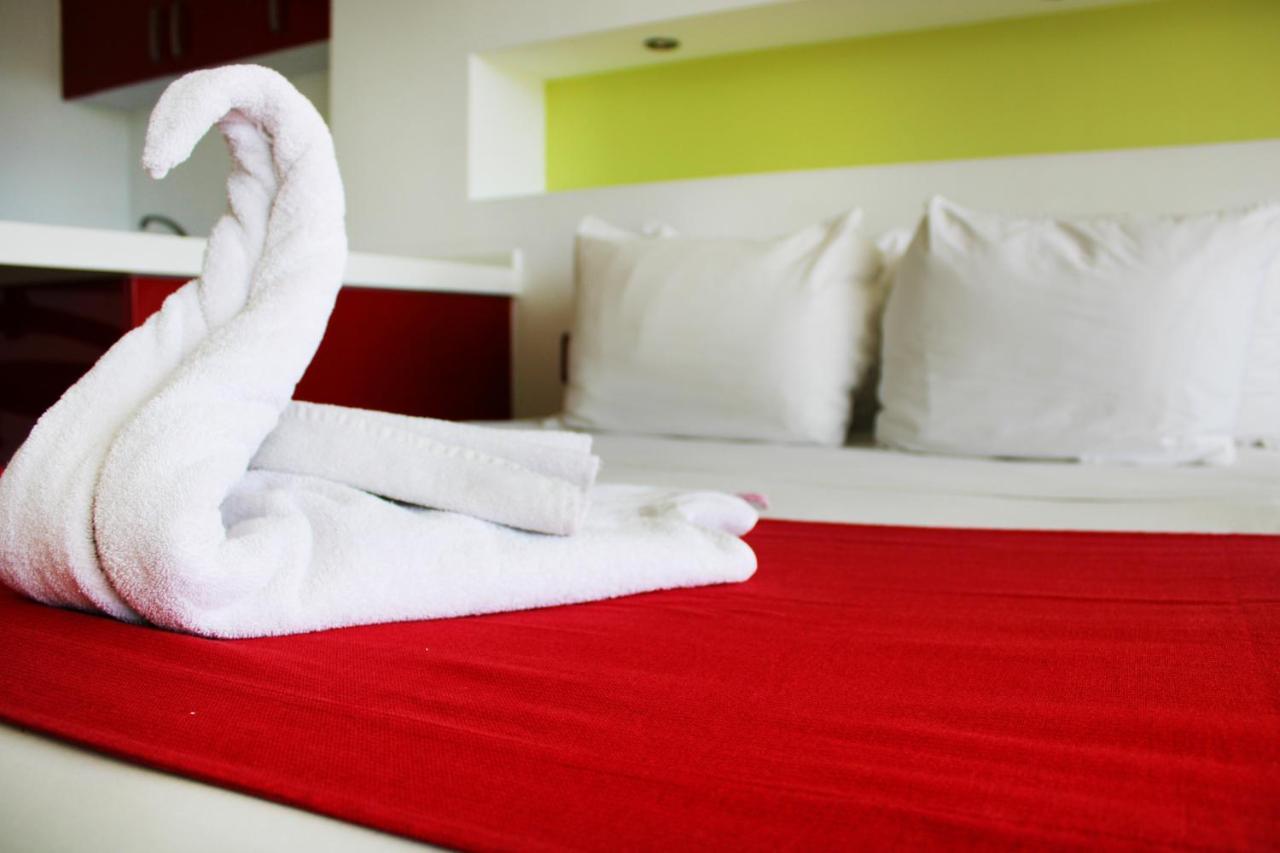 Ramada By Wyndham Acapulco Hotel & Suites エクステリア 写真