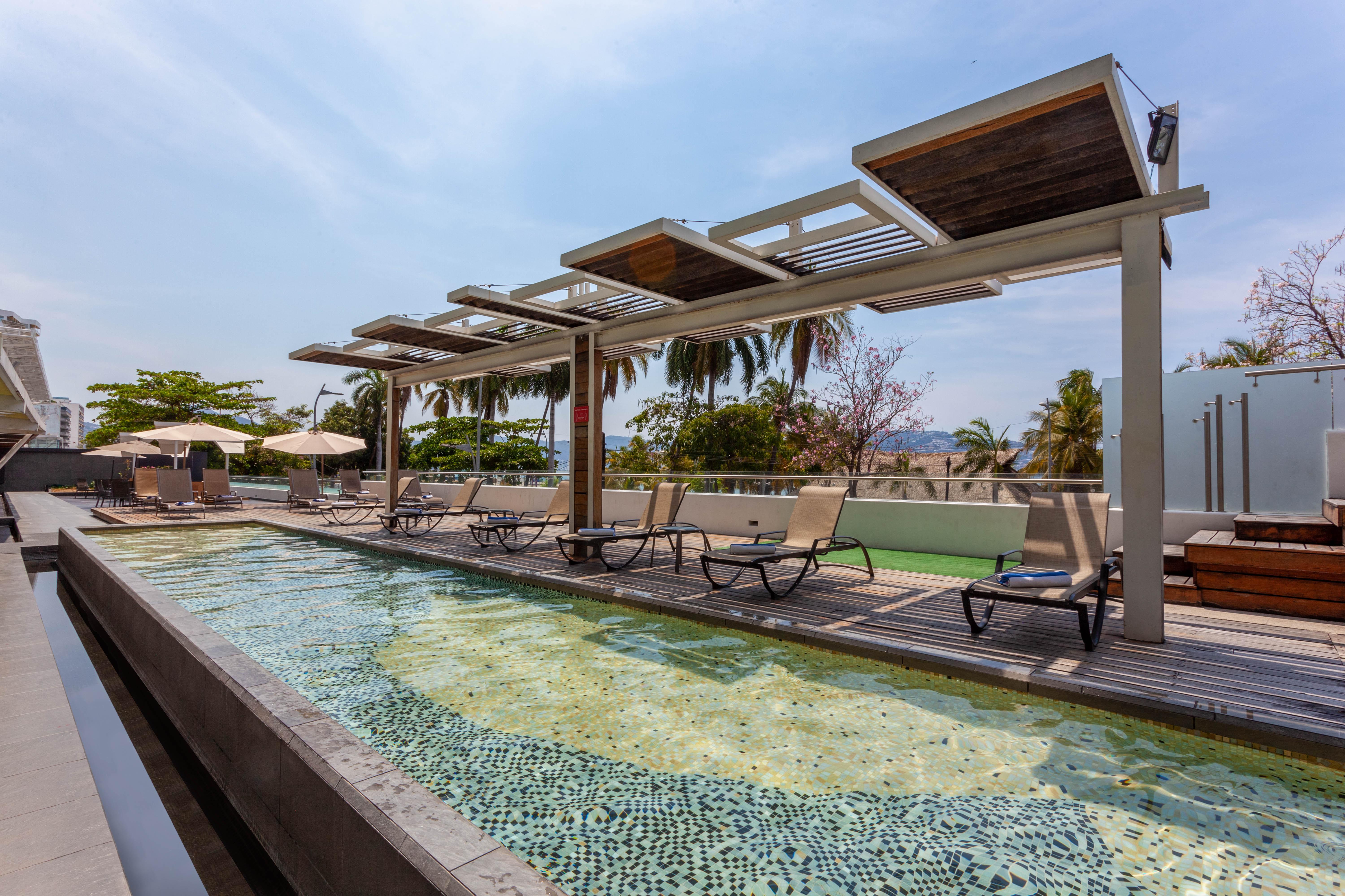 Ramada By Wyndham Acapulco Hotel & Suites エクステリア 写真