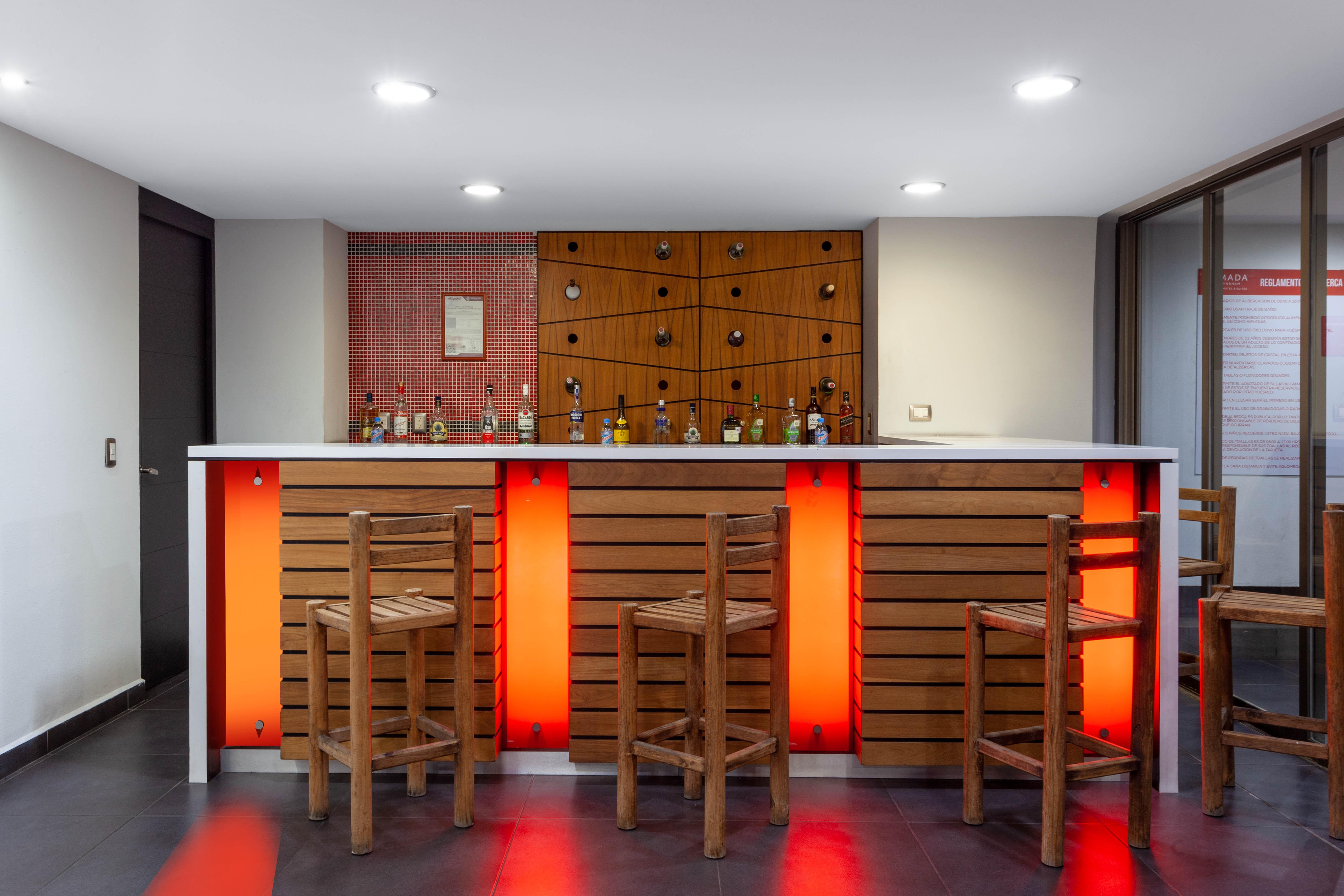 Ramada By Wyndham Acapulco Hotel & Suites エクステリア 写真