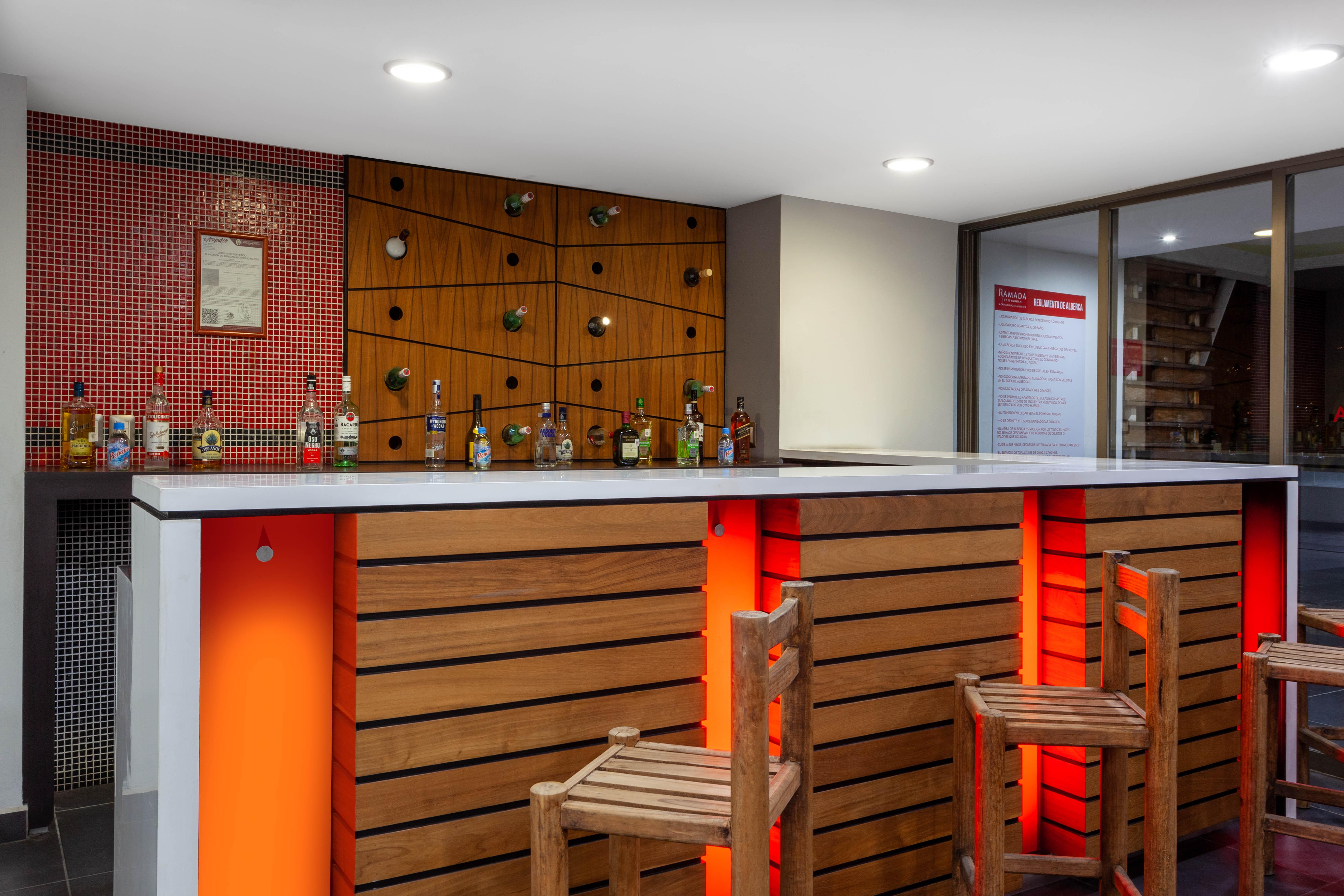Ramada By Wyndham Acapulco Hotel & Suites エクステリア 写真