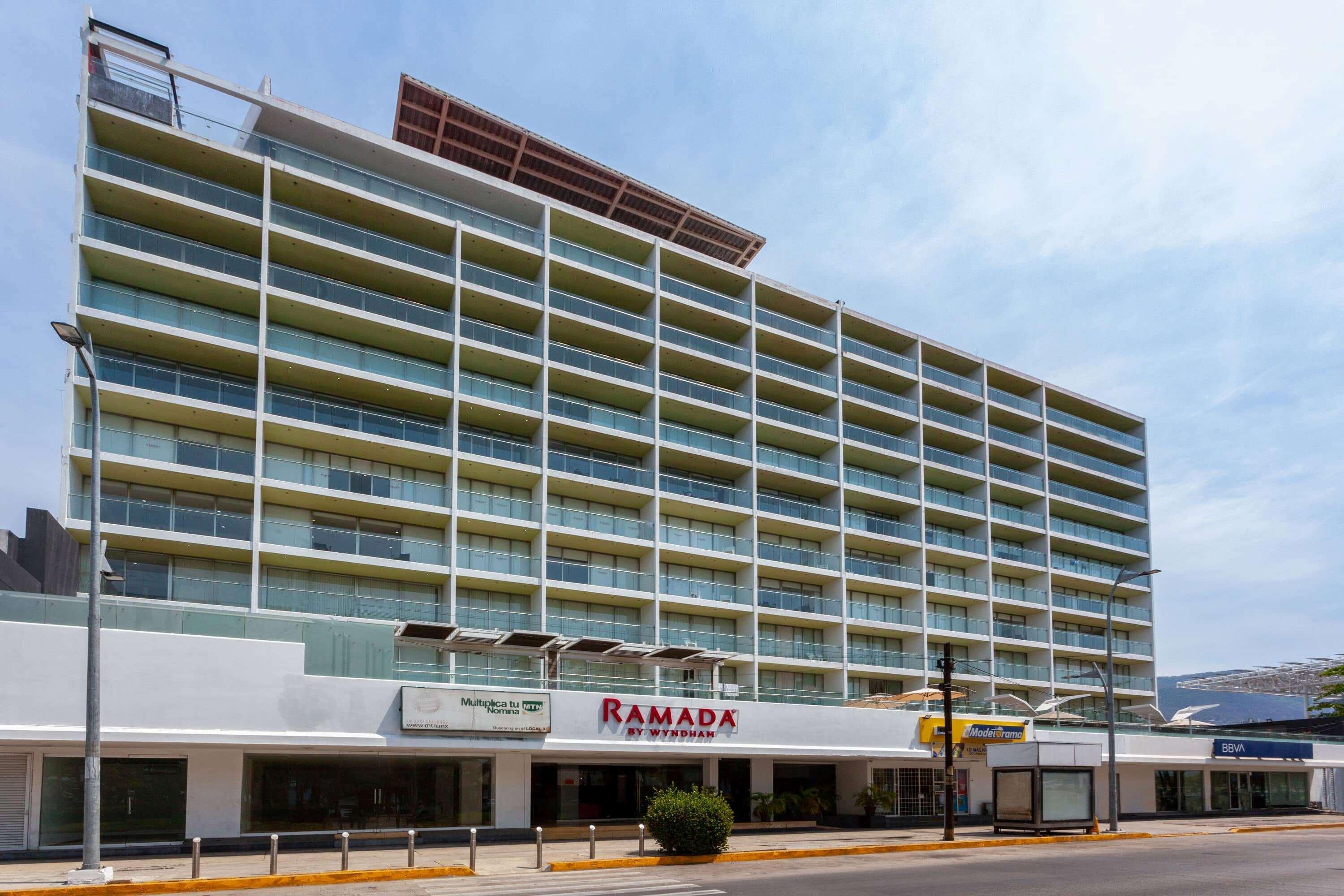 Ramada By Wyndham Acapulco Hotel & Suites エクステリア 写真