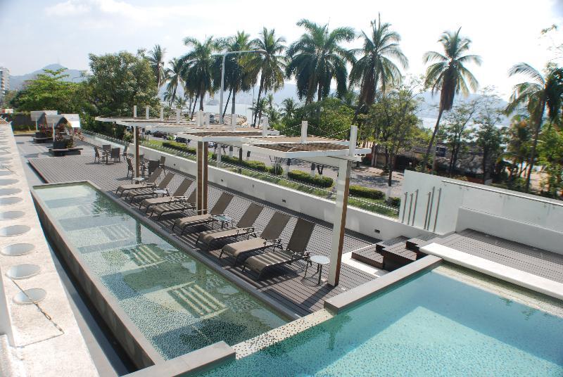 Ramada By Wyndham Acapulco Hotel & Suites エクステリア 写真