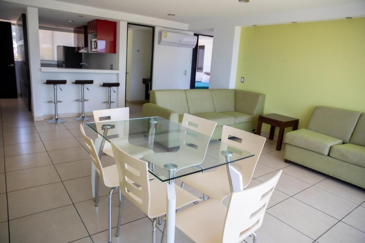 Ramada By Wyndham Acapulco Hotel & Suites エクステリア 写真